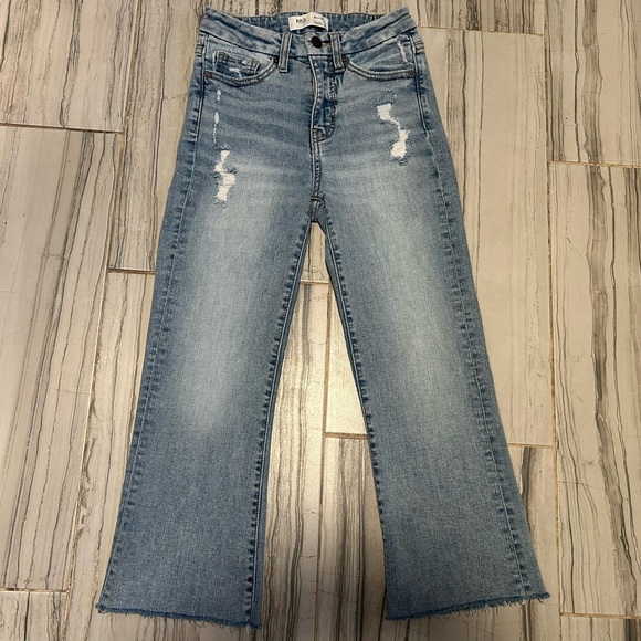 BKE Billie Cropped Flare Stretch Jean Buckle Jeans - Picture 8 of 16